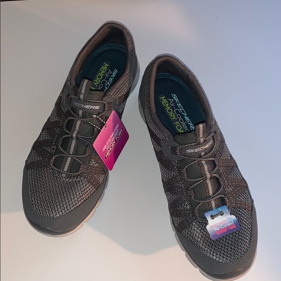 skechers gratis slip on sneaker